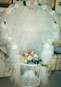 CHAIR IN WHITE AND CREAMPINK ROSES RENTAL